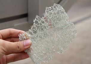 鋼化玻璃淋浴房 安全安裝是基礎，科學清潔防自爆